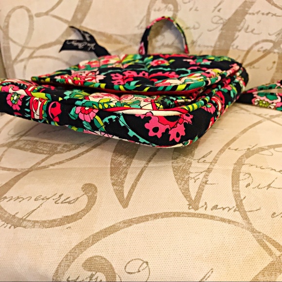 COPY - Vera Bradley cross-body - Picture 3 of 5